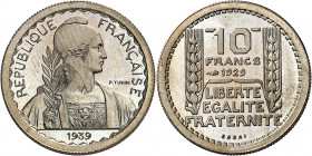 IIIe République (1870-1940). Essai de 10 francs Turin hybride de poids 5 g 1939, Paris.
Av. REPUBLIQUE FRANÇAISE. Buste de la République de face, têt...