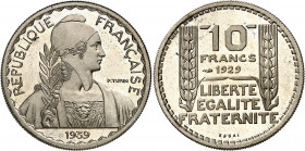 IIIe République (1870-1940). Essai de 10 francs Turin hybride de poids 6,5 g 1939, Paris.
Av. REPUBLIQUE FRANÇAISE. Buste de la République de face, t...