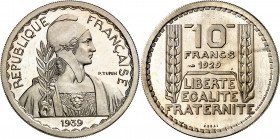 IIIe République (1870-1940). Essai de 10 francs Turin hybride de poids 11 g 1939, Paris.
Av. REPUBLIQUE FRANÇAISE. Buste de la République de face, tê...