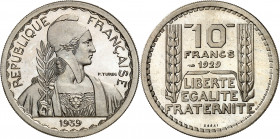 IIIe République (1870-1940). Essai de 10 francs Turin hybride de poids 12 g 1939, Paris.
Av. REPUBLIQUE FRANÇAISE. Buste de la République de face, tê...