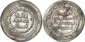 Omeyyades, époque d’Abd Al-Malik (685-705). Dirham AH 95 (713), Arminiya (Arménie).
Av. Légende circulaire. Légende en trois lignes, triple grènetis....