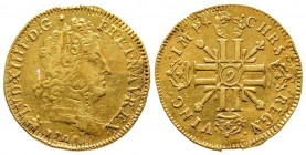 Louis XIV 1643-1715
Louis d'or aux 8 L et aux insignes, rf, Rennes, 1701 9, AU 6.16 g.
Ref : G. 253, Fr. 436
Conservation : TB. Traces de monture