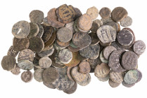 Lote de 113 monedas islámicas, casi todas medievales y de bronce. A examinar. MC/BC.