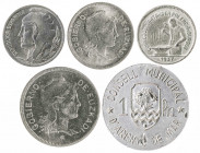 II República y Guerra Civil. Lote de 5 monedas, incluye la peseta d'Arenys de Mar. A examinar. MBC-/MBC+.