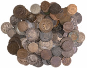 Lote de 139 cobres españoles desde los Austrias hasta el Centenario. Incluye alguna moneda de nickel y aluminio. A examinar. BC-/EBC-.