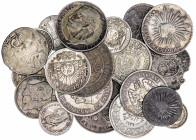 Lote de 23 monedas extranjeras en plata, tamaño mediano y pequeño. A examinar. BC-/EBC-.