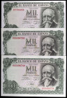 1971. 1000 pesetas. (Ed. D75a y b) (Ed. 474b y c). 17 de septiembre, Echegaray. 3 billetes, series H y 6S (pareja correlativa). Esquinas rozadas. EBC+...