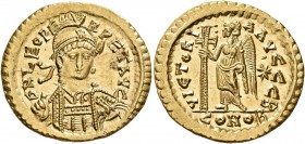 Leo I, 457-474. Solidus (Gold, 21 mm, 4.50 g, 5 h), Constantinopolis, circa 462 or 466. D N LEO PE-RPET AVG Pearl-diademed, helmeted and cuirassed bus...