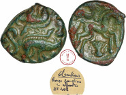Ambiens, Région d'Amiens, Bronze aux sangliers affrontés, 60-40 avant J.-C., Av. Deux sangliers affrontés de dos, trois annelets entre-eux, à droite u...