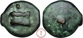 Anonyme, Aes Grave, Uncia, 280-276- avant J.-C., Av. Osselet avec dessous un globule, Rv. Globule, Bronze, TTB, 21.76 g, 26 mm, Crawford 14/6.