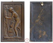 Troisième République (1870-1940), Dupuis Daniel, « Le Nid », Médaille, Vers 1900, Av. Jeune femme nue se penchant sur un nid dans un arbre, Bronze, SP...