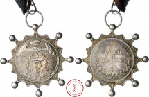Troisième République (1870-1940), Conseil de Prud'Hommes, Décoration, Av. EQUITE, Deux mains jointes dans le ciel, au-dessous de l’œil de l'être suprê...