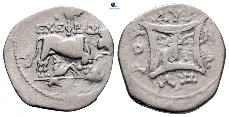 Illyria. Dyrrhachion circa 229-100 BC. 
Victoriatus AR

19 mm, 3,42 g



...