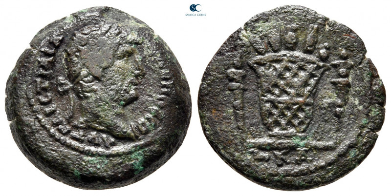 Egypt. Alexandria. Hadrian AD 117-138. 
Obol Æ

19 mm, 4,69 g



very fin...