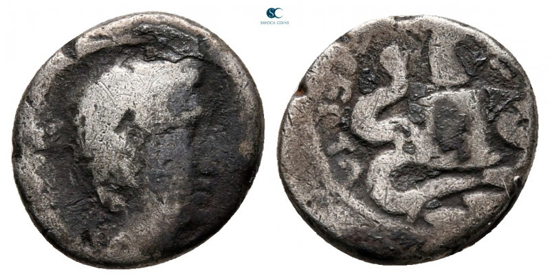The Triumvirs. Octavian 30-29 BC. Rome (?)
Quinarius AR

12 mm, 1,57 g


...