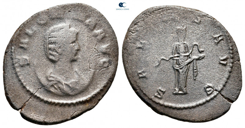 Salonina AD 254-268. Antioch
Billon Antoninianus

24 mm, 3,22 g



nearly...