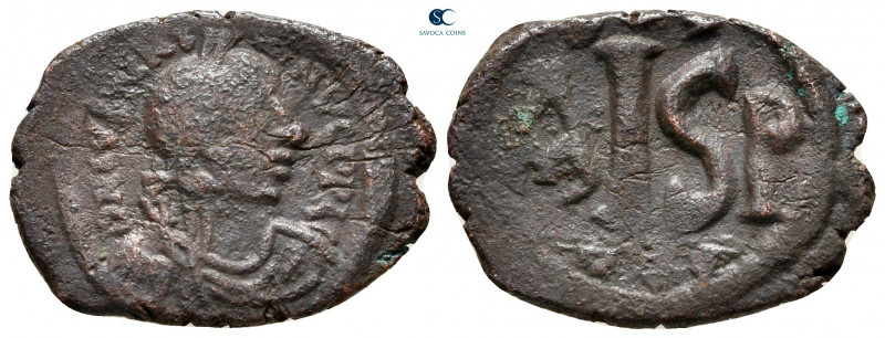 Justinian I AD 527-565. Thessalonica
16 Nummi Æ

23 mm, 4,05 g



very fi...