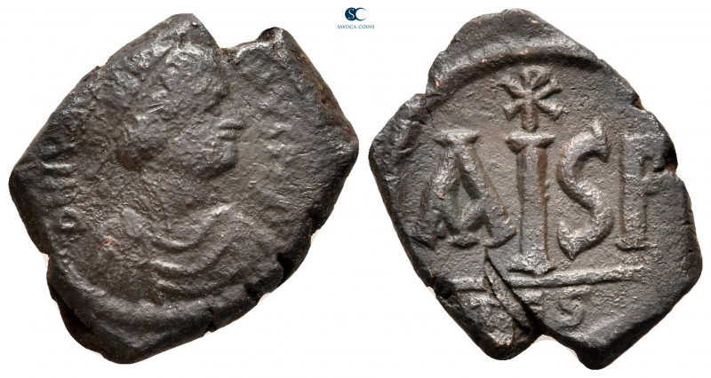 Justinian I AD 527-565. Thessalonica
16 Nummi Æ

21 mm, 5,91 g



very fi...