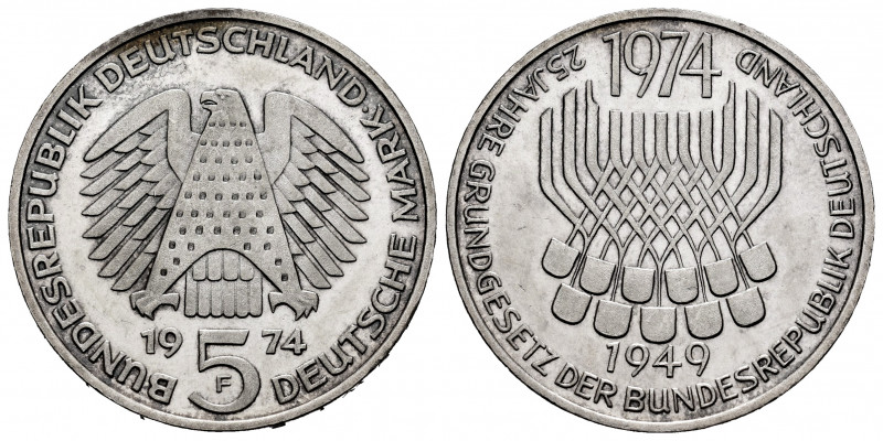 Germany. 5 mark. 1974. Stuttgart. F. (Jaeger-413). Ag. 11,22 g. AU. Est...15,00....