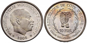 Côte d´Ivoire. 10 francs. 1966. (Km-1). Ag. 24,86 g. President Félix Houphouet. Scarce. PR. Est...50,00. 


 SPANISH DESRCIPTION: Costa de Marfil. ...