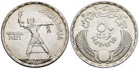 Egypt. 50 piastre. 1375 H (1956). (Km-386). Ag. 27,98 g. AU. Est...40,00. 


 SPANISH DESRCIPTION: Egipto. 50 piastre. 1375 H (1956). (Km-386). Ag....