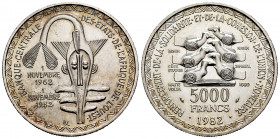 West African States. 5000 francs. 1872. (Km-11). Ag. 24,89 g. 20th Anniversary of Monetary Union. Original luster. UNC. Est...40,00. 


 SPANISH DE...