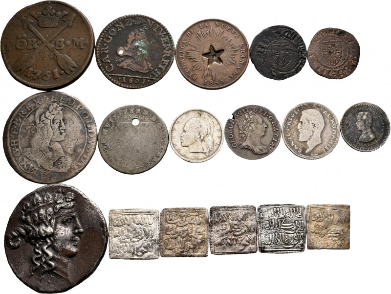 World coins. Heterogeneous lot of 17 coins, containing Ancient Greek, Mussulman ...