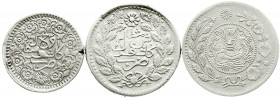 CHINA und Südostasien
China
Lots bis 1949
Sinkiang, 3 Silbermünzen: 3 Miscals AH 1313 Kashgar, 5 Miscals AH 1321 Kashgar und 5 Miscals AH 132?.
me...