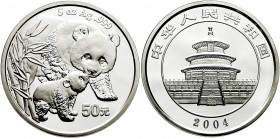 CHINA und Südostasien
China
Volksrepublik, seit 1949
50 Yuan 5 Unzen Silbermünze 2004. Pandamutter bei der Liebkosung ihres Nachwuchses. Im Plastik...