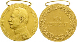 Orden und Ehrenzeichen aus Gold
Deutschland
Baden
Kleine, goldene Verdienstmedaille (Gold, 900/1000), verliehen 1908 bis 1914. 30 mm; 18,79 g. Mit ...