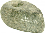 Ausgrabungen
Steinzeit
Neolithikum, ca.4500 v. Chr
Steinaxt, Fundort Harksheide (Raum Norderstedt, nördlich von Hamburg). 11 X 5 X 5 cm. Vgl. Schlo...