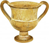 Ausgrabungen
Griechen
Apulischer Kantharos, um 325/300 v. Chr. Höhe 11,5 cm.
Provenienz: westfäl. Sammlung, erworben in den 1970er Jahren