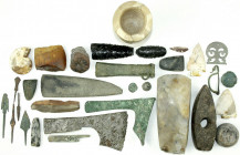 Ausgrabungen
Lots
31 Artefakte, angefangen bei kleinen Ammoniten, Pfeilspitzen, Beile, etc. von der Steinzeit über die Bronzezeit bis zur Eisenzeit....
