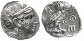 Altgriechische Münzen
Attika
Athen
Tetradrachme 286/267 v. Chr. Kopf der Athena r./Eule. 16,85 g. Stempelstellung 10 Uhr. Drei tatzenartige Bankmar...