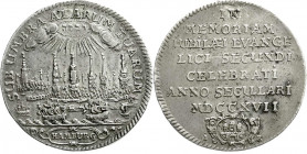 Altdeutsche Münzen und Medaillen
Hamburg-Stadt
1/2 Taler (1/2 Gedächtnistaler) 1717 auf die 200-Jahrfeier der Reformation.
gutes sehr schön, Henkel...