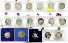 Münzen der Deutschen Demokratischen Republik
Lots
17 Gedenkmünzen in PP aus 1978 bis 1990, zu 13 X 5 Mark und 4 X 10 Mark Silber. Dabei auch bessere...