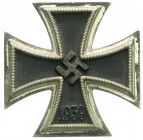 Orden und Ehrenzeichen
Deutschland
Drittes Reich, 1933-1945
Eisernes Kreuz I. Klasse 1939. Mit Nadel, Hersteller L/11 (Wilhelm Deumer). Flache Ausf...