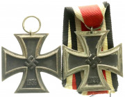 Orden und Ehrenzeichen
Deutschland
Drittes Reich, 1933-1945
2 X Eisernes Kreuz II. Klasse 1939. Einmal mit Bandstück.
sehr schön/vorzüglich. Niema...