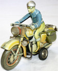Varia
Spielzeug
Auto
Blechspielzeug-Motorrad mit Fahrer und Schwungrad, Hersteller TCO (Tipp Co.), 1950er Jahre. Länge 29 cm.
bespielt, aber funkt...
