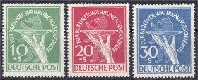 Briefmarken
Deutschland
Berlin
Währungsgeschädigte 1949, postfrische Luxuserhaltung, jeder Wert tiefst geprüft Schlegel BPP. Mi. 350,-€.
** Michel...