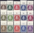 Briefmarken
Deutschland
Berlin
Glocken 1951 u. 1953, alle drei Glockensätze vom Oberrand, postfrische Luxuserhaltung. Mi. 310,-€.
** Michel 75-79,...