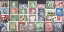 Briefmarken
Deutschland
Bundesrepublik Deutschland
Jahrgang 1952 und 1953, komplett in postfrischer Erhaltung. Mi. 680,-€.
** Michel 148-176. 