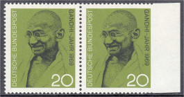 Briefmarken
Deutschland
Bundesrepublik Deutschland
100 Geburtstag von Mahatma Gandhi 1969, postfrische Luxuserhaltung, die rechte Marke ist rechts ...