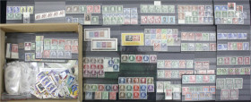Briefmarken
Lots und Sammlungen
Deutschland (alphabetisch)
Deutschland */**/gest.: Schachtel mit diversen Steckkarten, dabei Gemeinschaftsausgaben ...