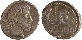 Tituria, denier, Rome, 89 av. J.-C.
A/SABIN
Tête nue du Roi Tatius à droite ; devant, une palme
Victoire dans un bige à droite, tenant une couronne...