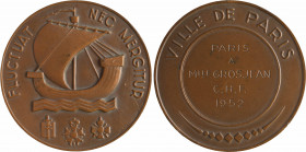 Delannoy (M.) : la Ville de Paris, dans sa boîte, 1952 Paris
A/FLUCTUAT - NEC MERGITUR
Symbole de la ville de Paris au-dessus de trois insignes ; si...