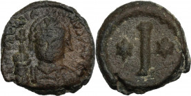 Justinian I (527-565). AE Decanummium, Rome mint. Obv. Helmeted and cuirassed bust facing, holding globes crucifer and shield. Rev. Large I between tw...