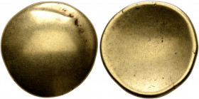 CENTRAL EUROPE. Vindelici. 1st century BC. Stater (Gold, 18 mm, 7.13 g), 'glatte Schüssel' type. Convex surface with faint traces of a bulge. Rev. Pla...