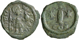 Justin II, 565-578. Dekanummium (Bronze, 20 mm, 4.63 g, 7 h), Constantinopolis. D N IVSTINVS P P AVG Justin II, in military attire, standing front, he...