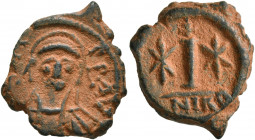 Maurice Tiberius, 582-602. Dekanummium (Bronze, 19 mm, 3.22 g, 6 h), Nicomedia. [...]AV Crowned and cuirassed bust of Maurice Tiberius facing; around,...